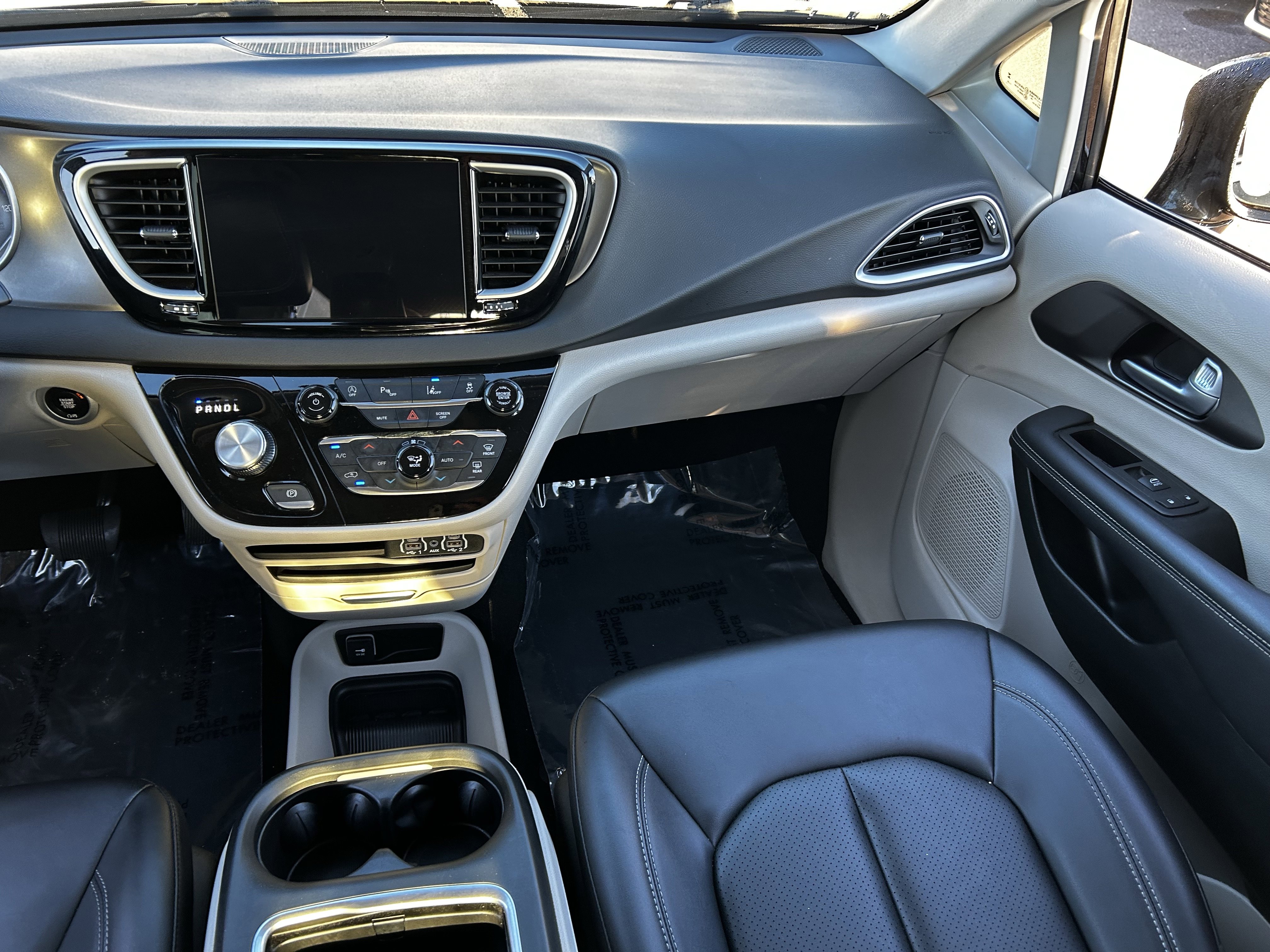 Certified 2024 Chrysler Pacifica Touring-L image 15