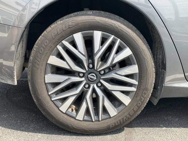 Used 2024 Nissan Altima 2.5 SV FWD image 12