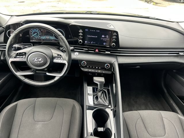Certified 2021 Hyundai Elantra SEL w/ Convenience Package FWD image 18
