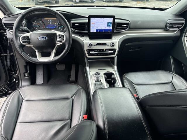 Used 2023 Ford Explorer XLT w/ Equipment Group 202A AWD/4WD image 31