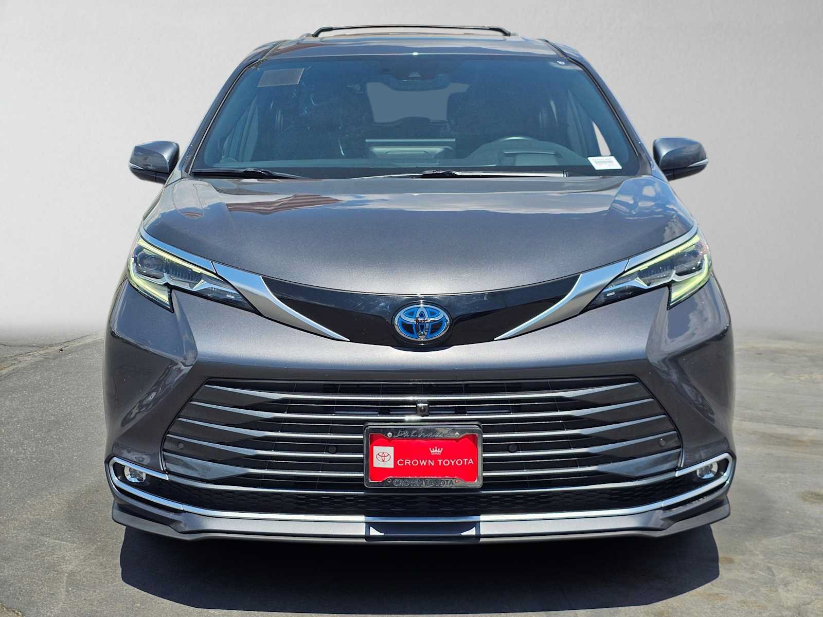 Certified 2025 Toyota Sienna Platinum AWD/4WD image 8