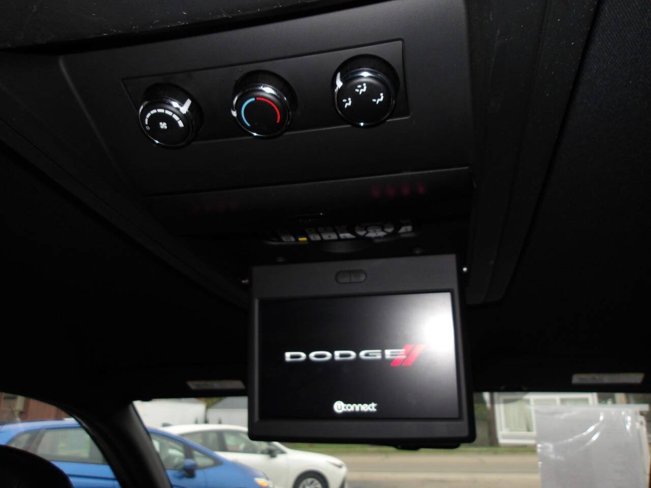 Used 2017 Dodge Grand Caravan SXT w/ Rear Park Assist Package FWD image 14