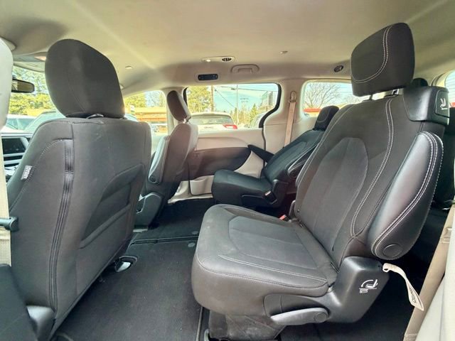 Used 2023 Chrysler Voyager LX image 16