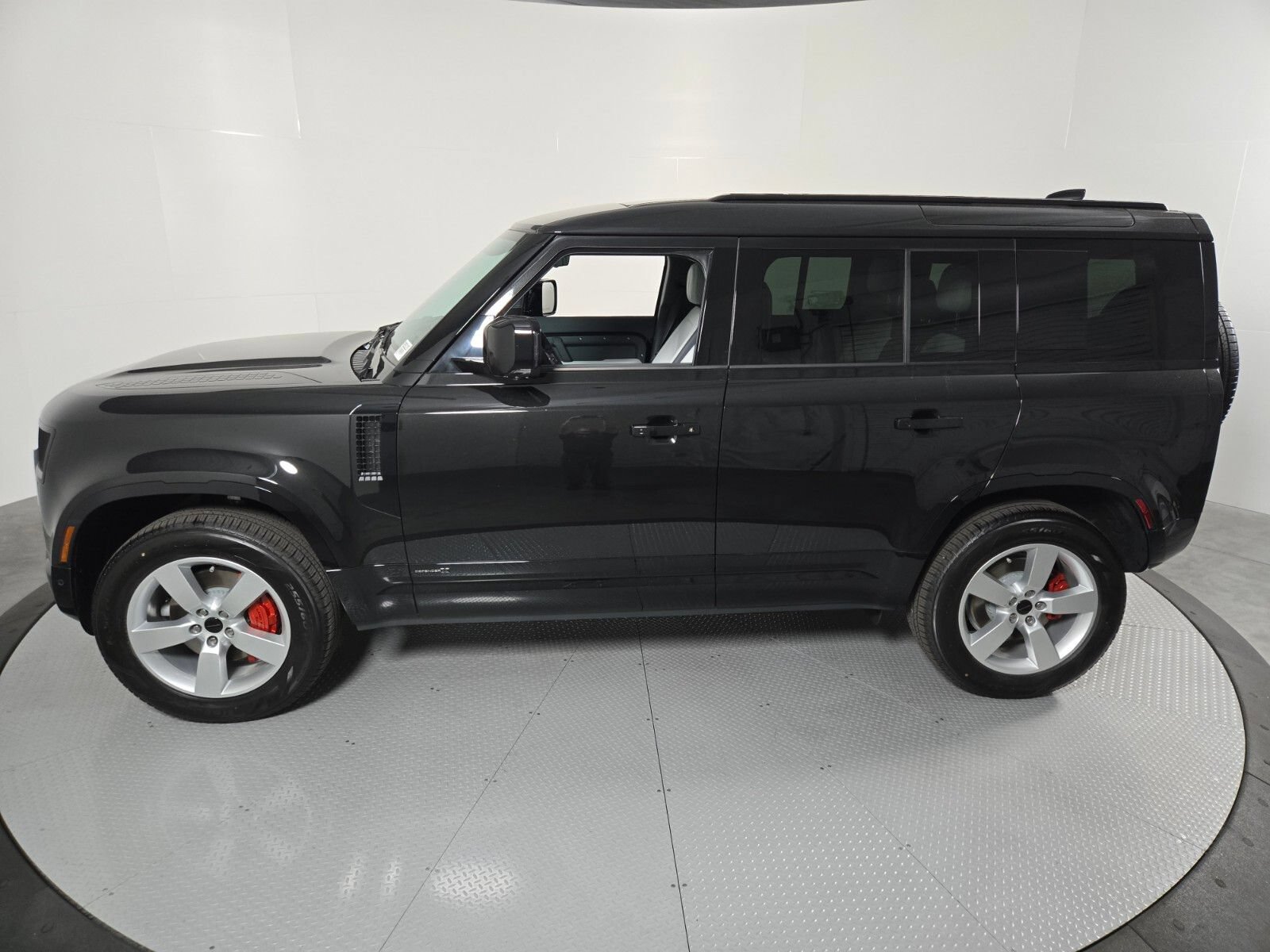 New 2026 Land Rover Defender 110 X AWD/4WD image 34