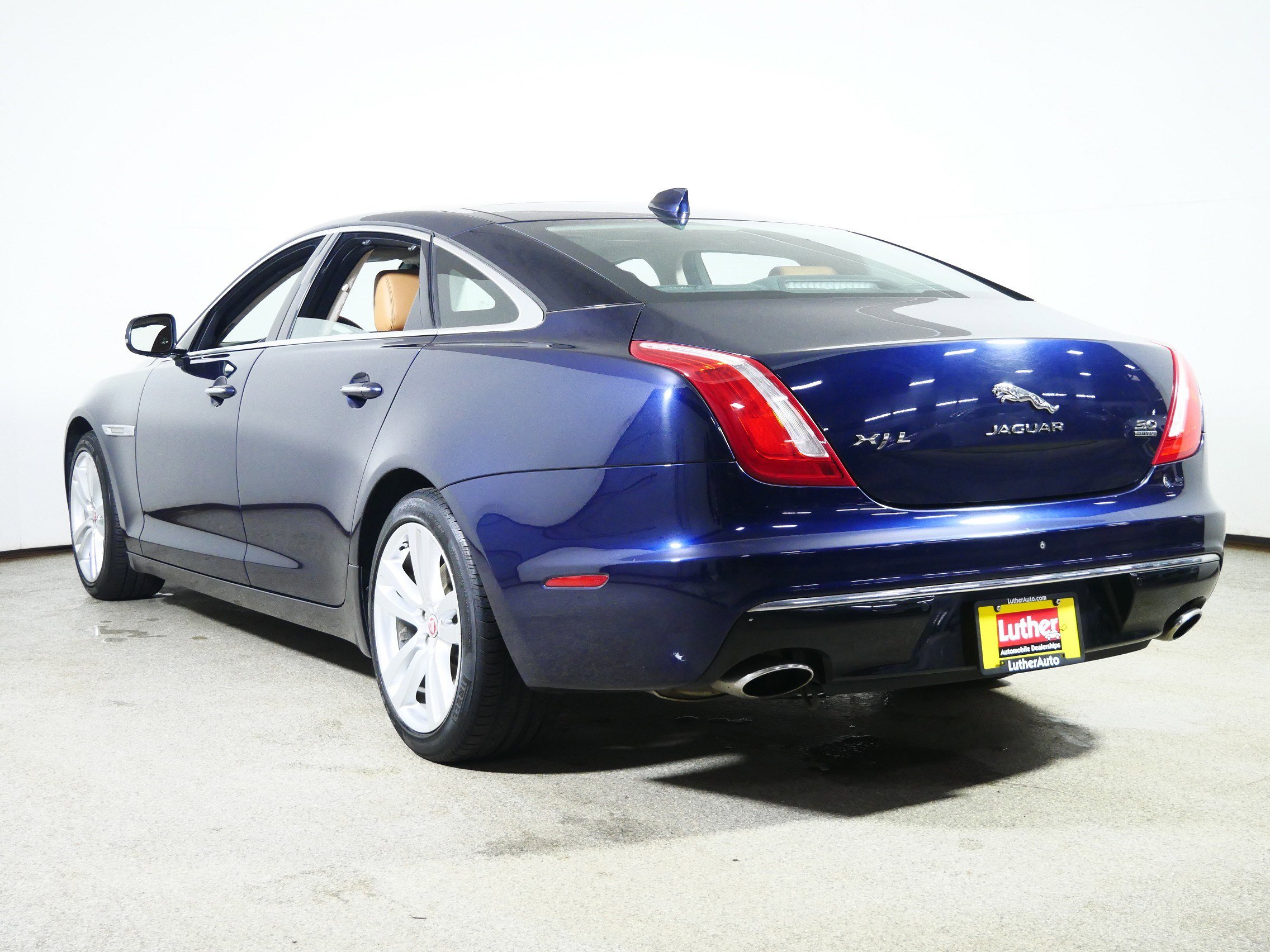 Used 2017 Jaguar XJ L Portfolio image 5