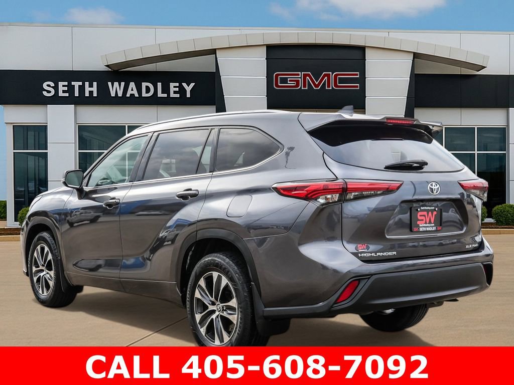 Used 2021 Toyota Highlander XLE AWD/4WD image 5