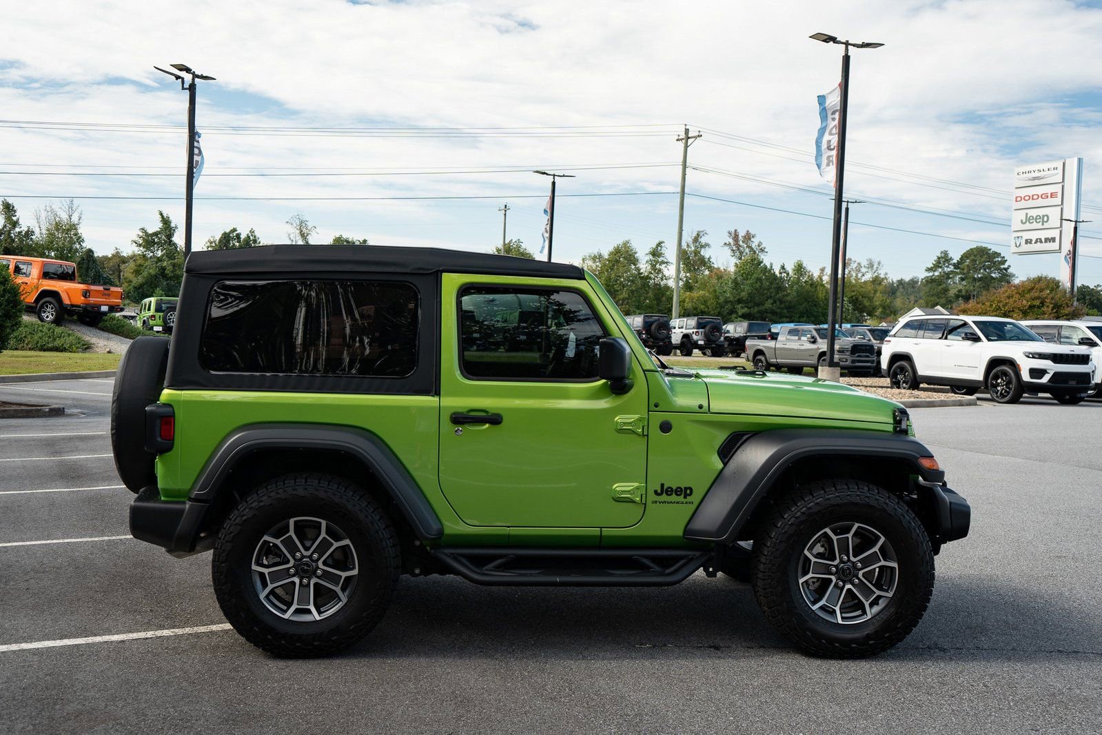 Used 2025 Jeep Wrangler Sport image 11