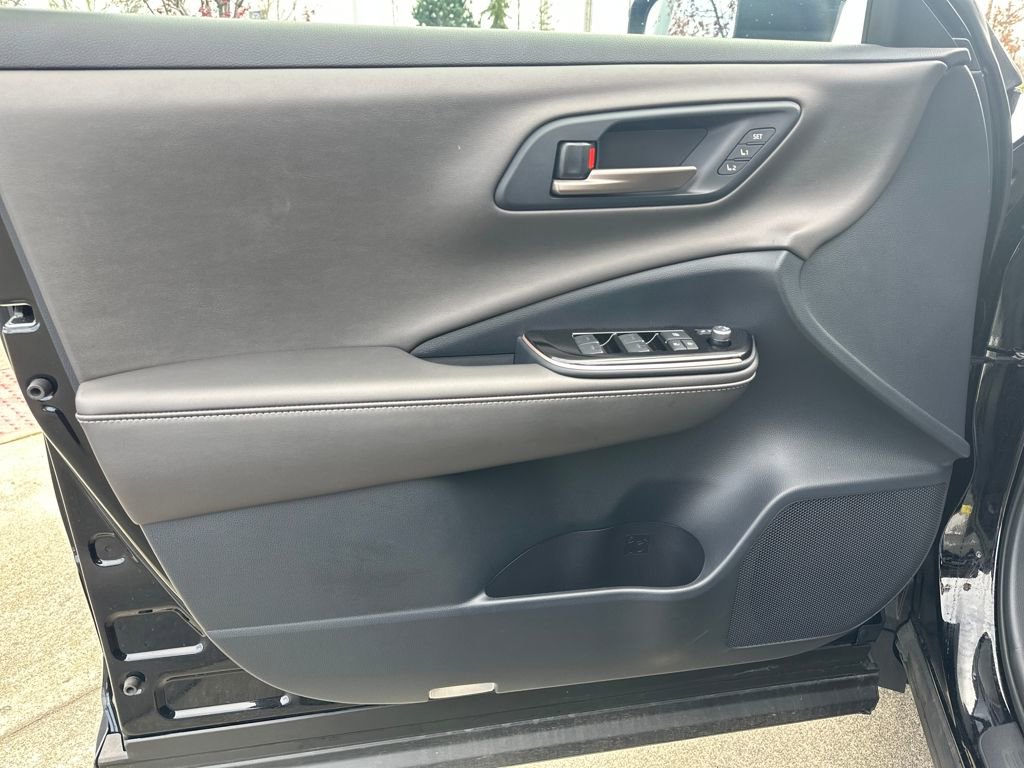 Certified 2025 Toyota Crown Nightshade image 10