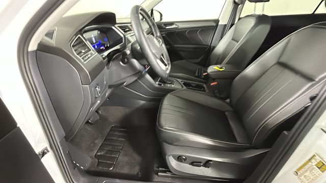 Used 2023 Volkswagen Tiguan SE FWD image 12