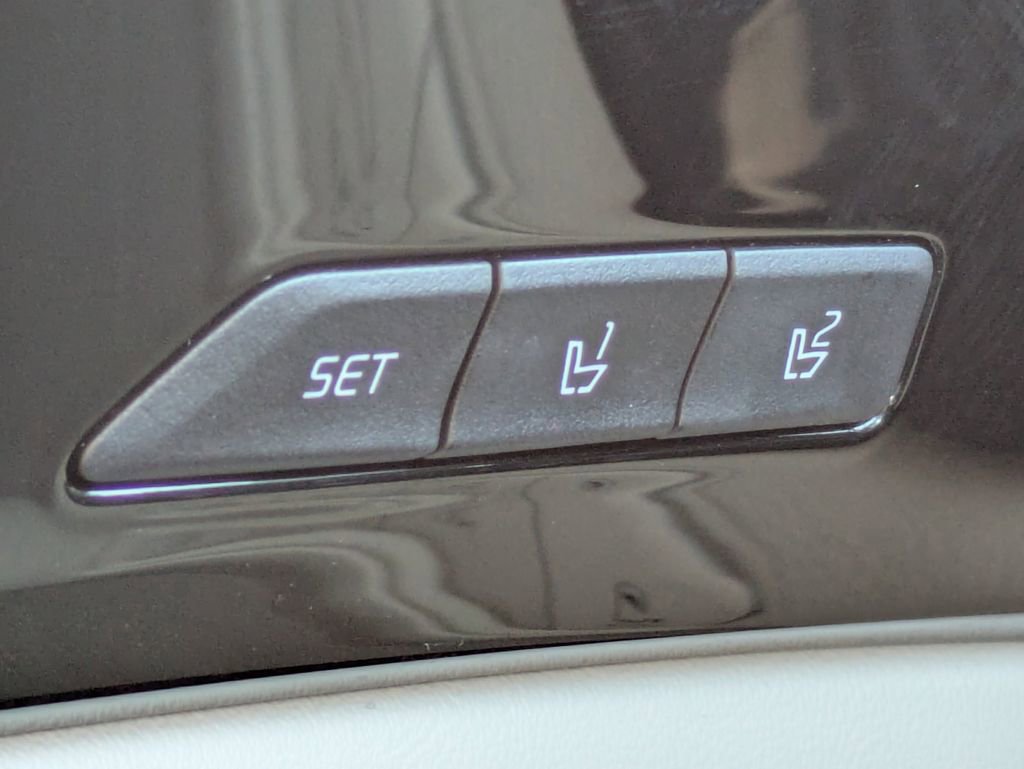 Used 2024 Kia Carnival SX Prestige image 25