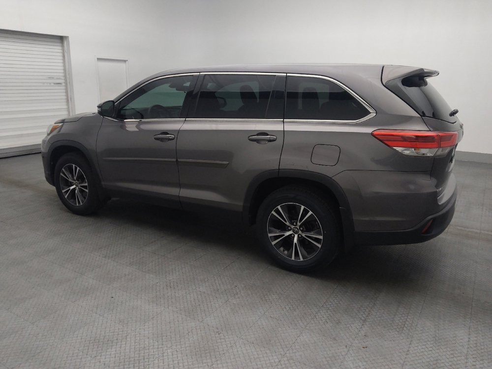Used 2019 Toyota Highlander LE FWD image 3