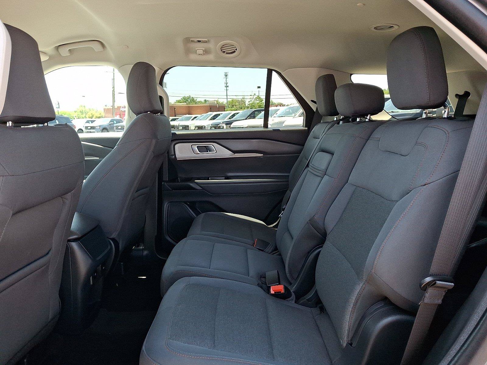 Certified 2025 Ford Explorer Active AWD/4WD image 12