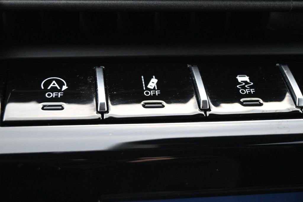 Used 2023 Jeep Grand Cherokee Altitude AWD/4WD image 14