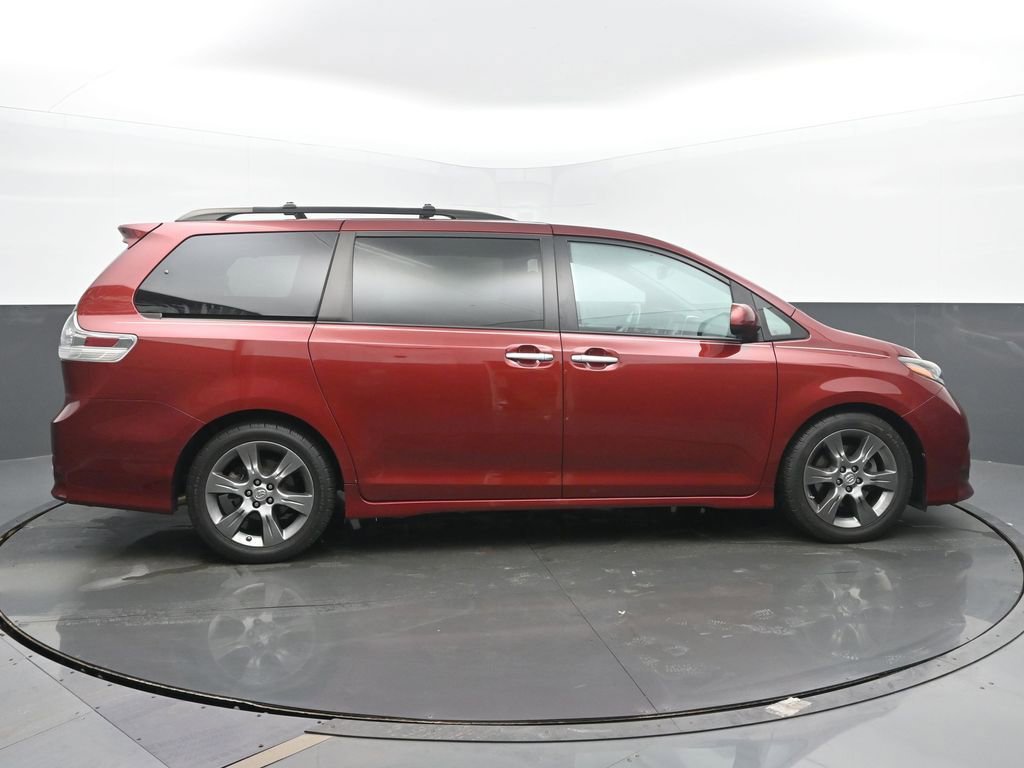 Used 2015 Toyota Sienna SE image 7