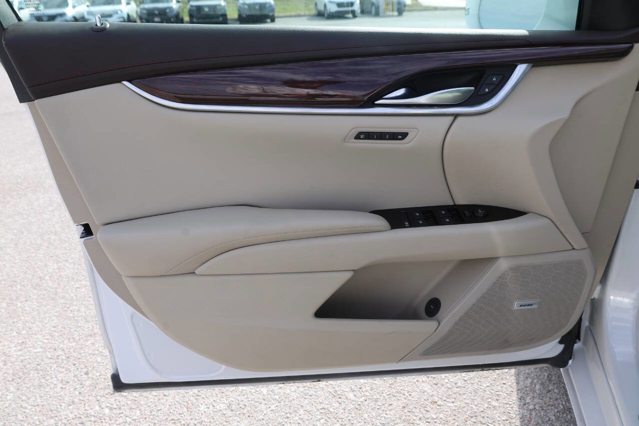 Used 2016 Cadillac XTS Luxury w/ Driver Awareness Package image 12