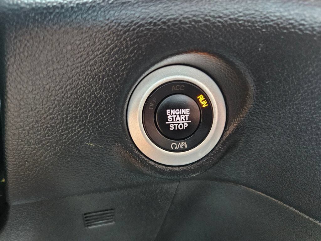 Used 2025 Chrysler Pacifica Select FWD image 28