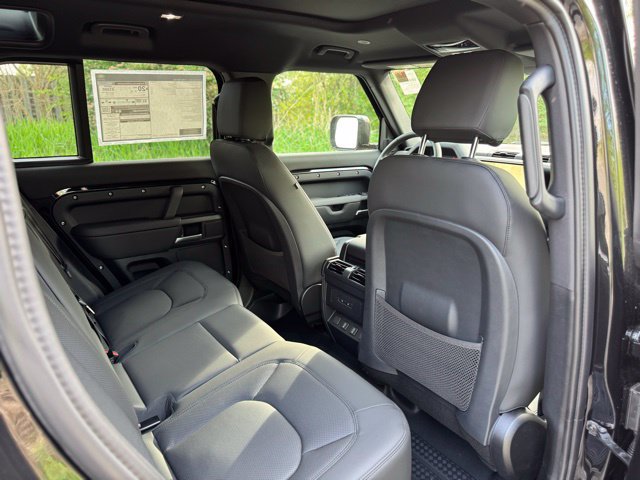 New 2026 Land Rover Defender 110 X-Dynamic SE AWD/4WD image 16