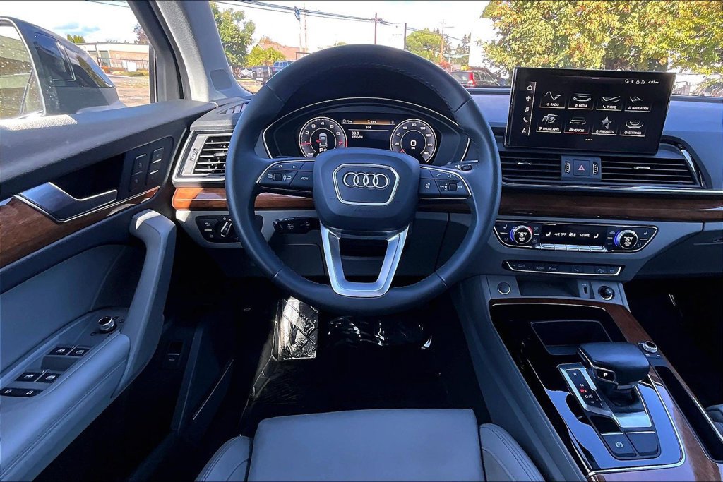 Used 2023 Audi Q5 2.0T Premium Plus w/ Premium Plus Package AWD/4WD image 7
