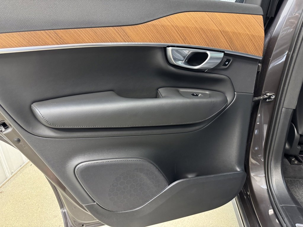 Used 2024 Volvo XC90 B5 Plus image 16