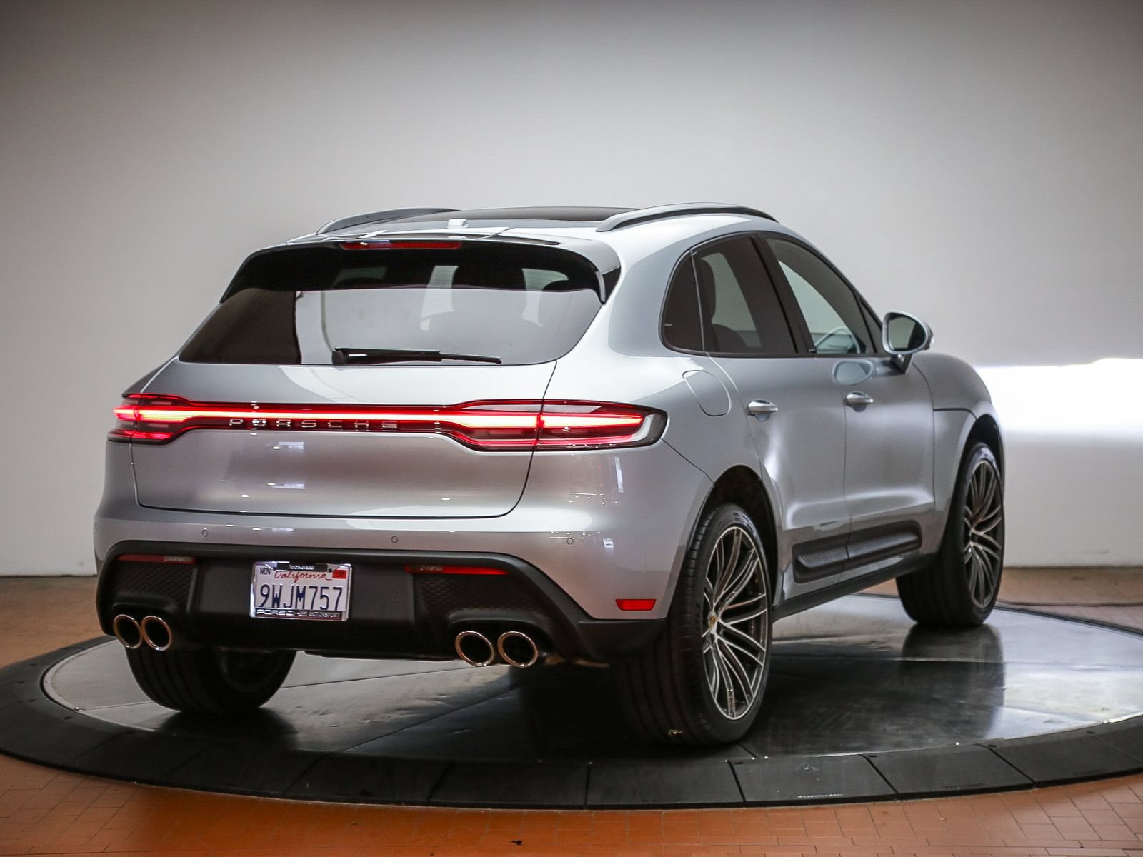 Certified 2026 Porsche Macan AWD/4WD image 7