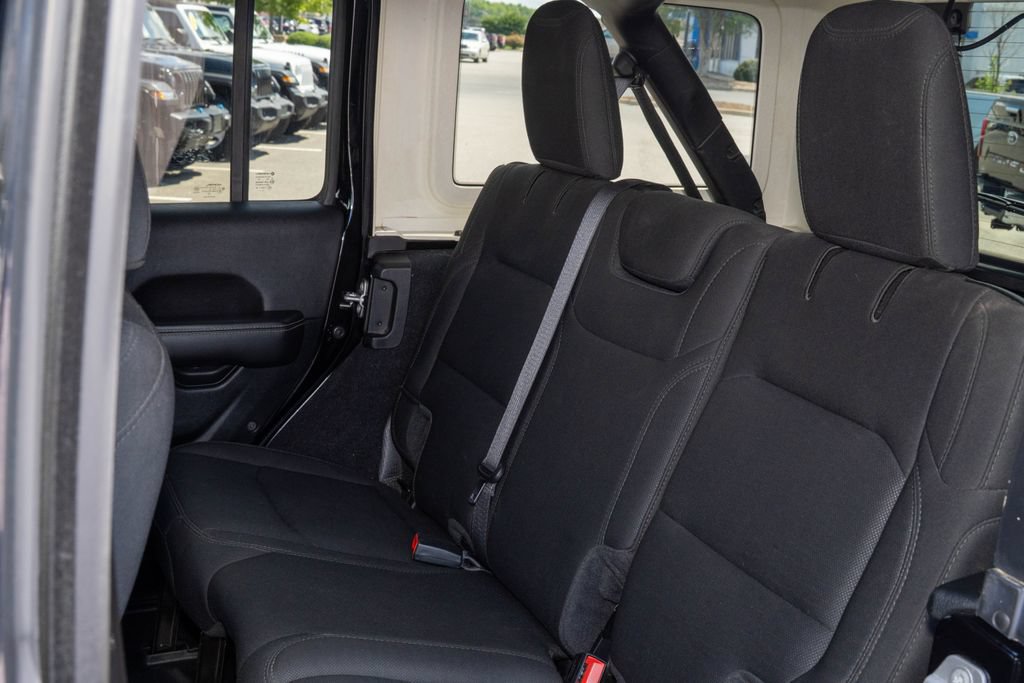 Used 2020 Jeep Wrangler Unlimited Sahara AWD/4WD image 17