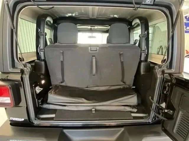 Used 2022 Jeep Wrangler Sport AWD/4WD image 13