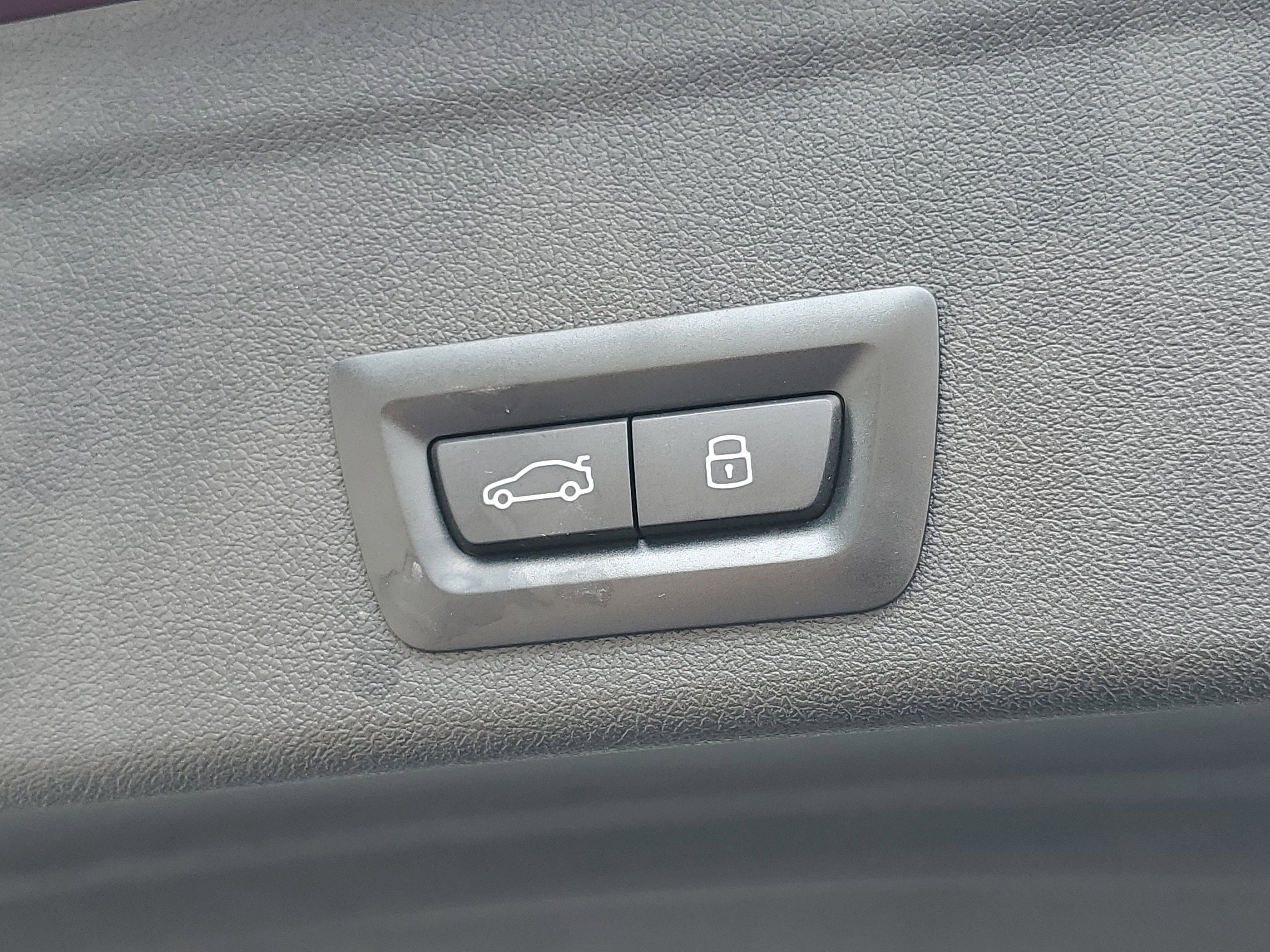 Certified 2024 BMW X6 xDrive40i w/ Premium Package image 26