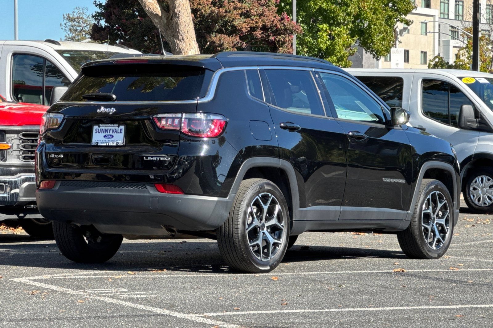 Used 2025 Jeep Compass Limited AWD/4WD image 4