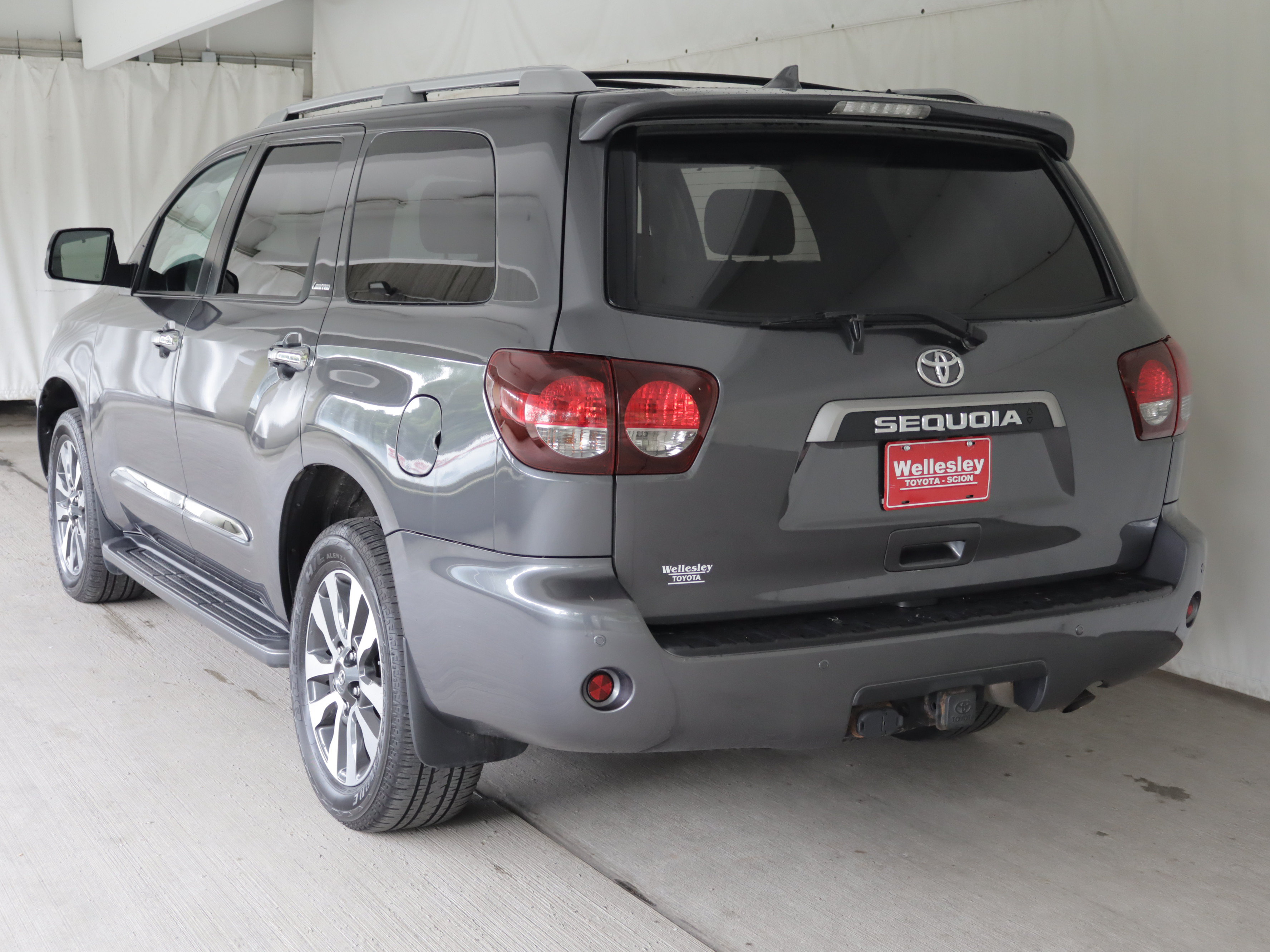 Used 2021 Toyota Sequoia Limited w/ Safety & Convenience Package AWD/4WD image 30