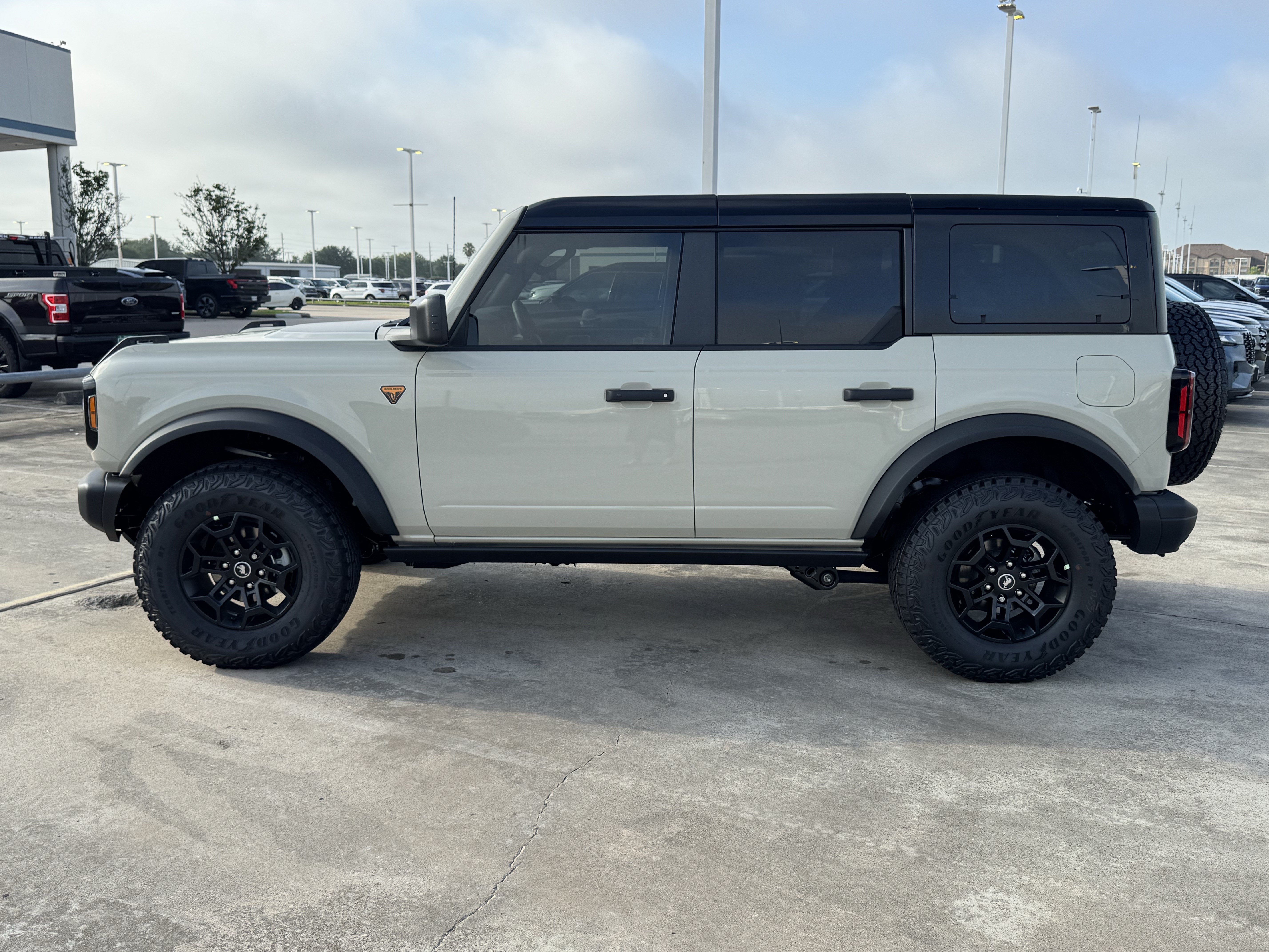New 2026 Ford Bronco Badlands AWD/4WD image 7
