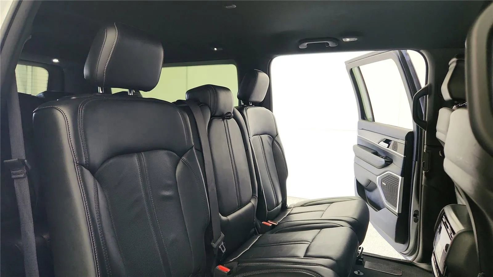 Used 2024 Jeep Wagoneer L Series II w/ Flexible Seating Group image 40