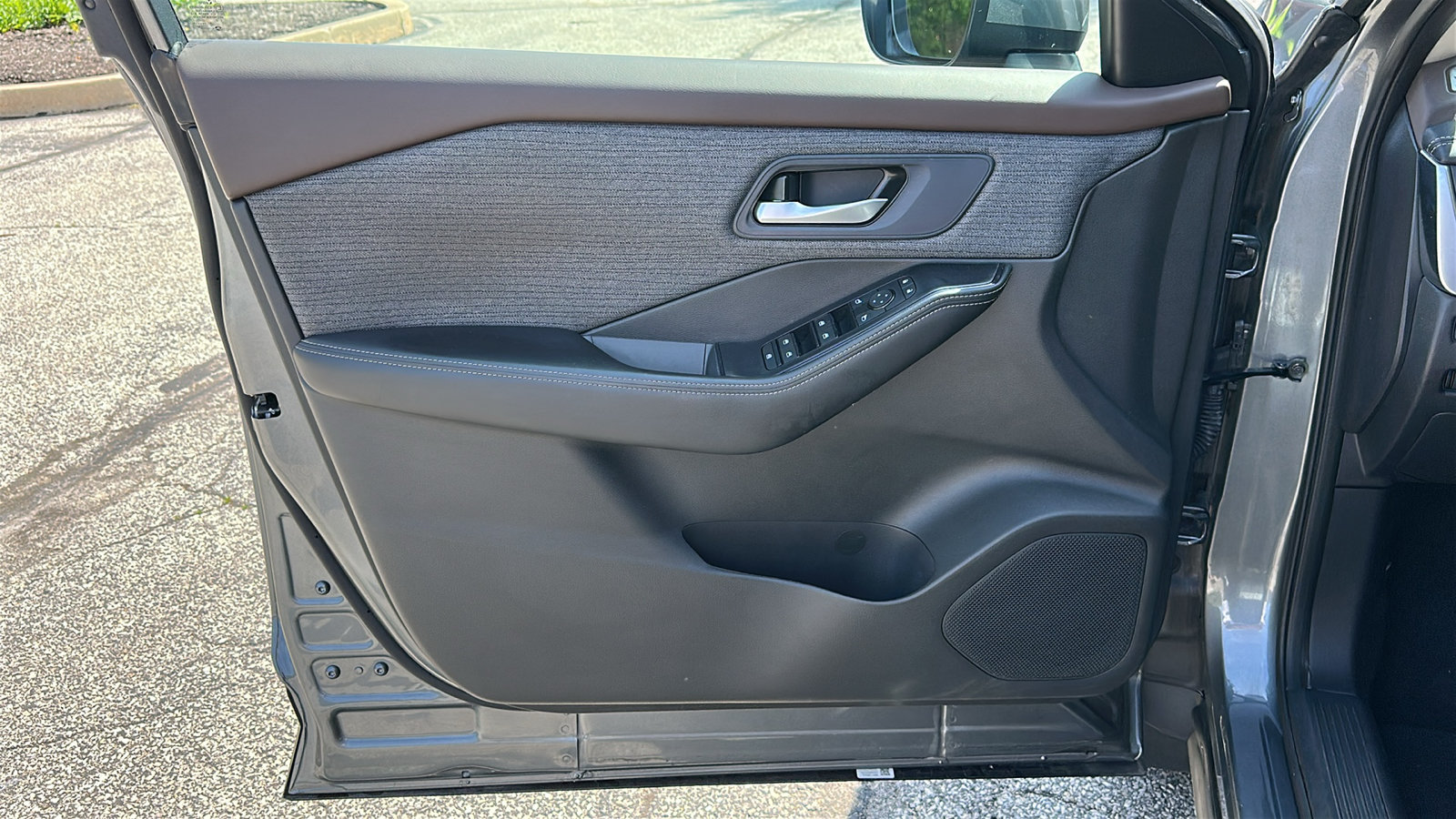 Certified 2023 Nissan Rogue SV AWD/4WD image 12