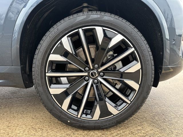 New 2026 Volvo XC90 B5 Plus w/ Protection Package Premier image 9