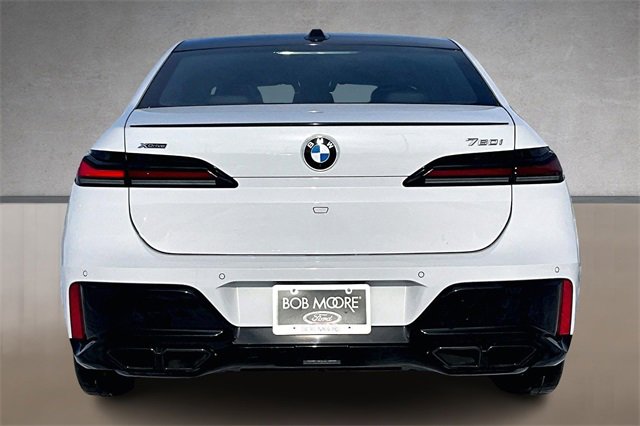 Used 2023 BMW 760i xDrive image 4