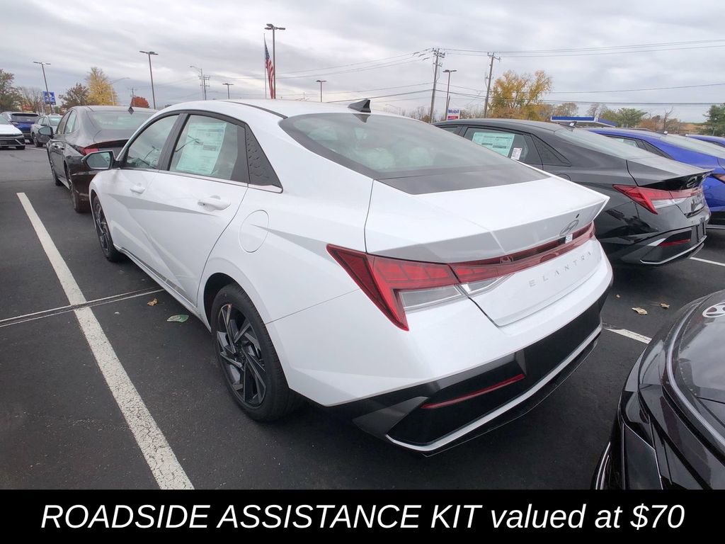 New 2025 Hyundai Elantra Limited image 7