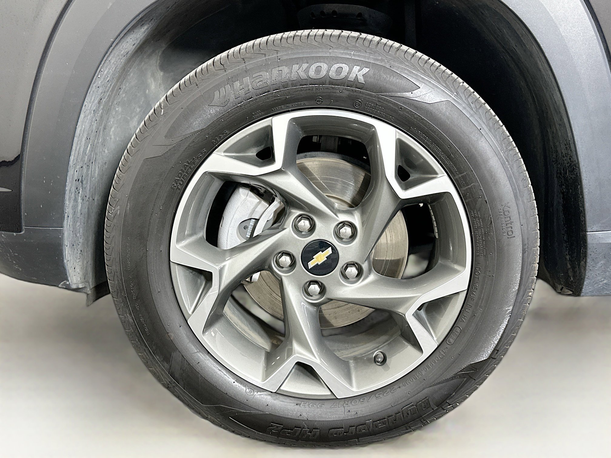Used 2025 Chevrolet Trax LT FWD image 11