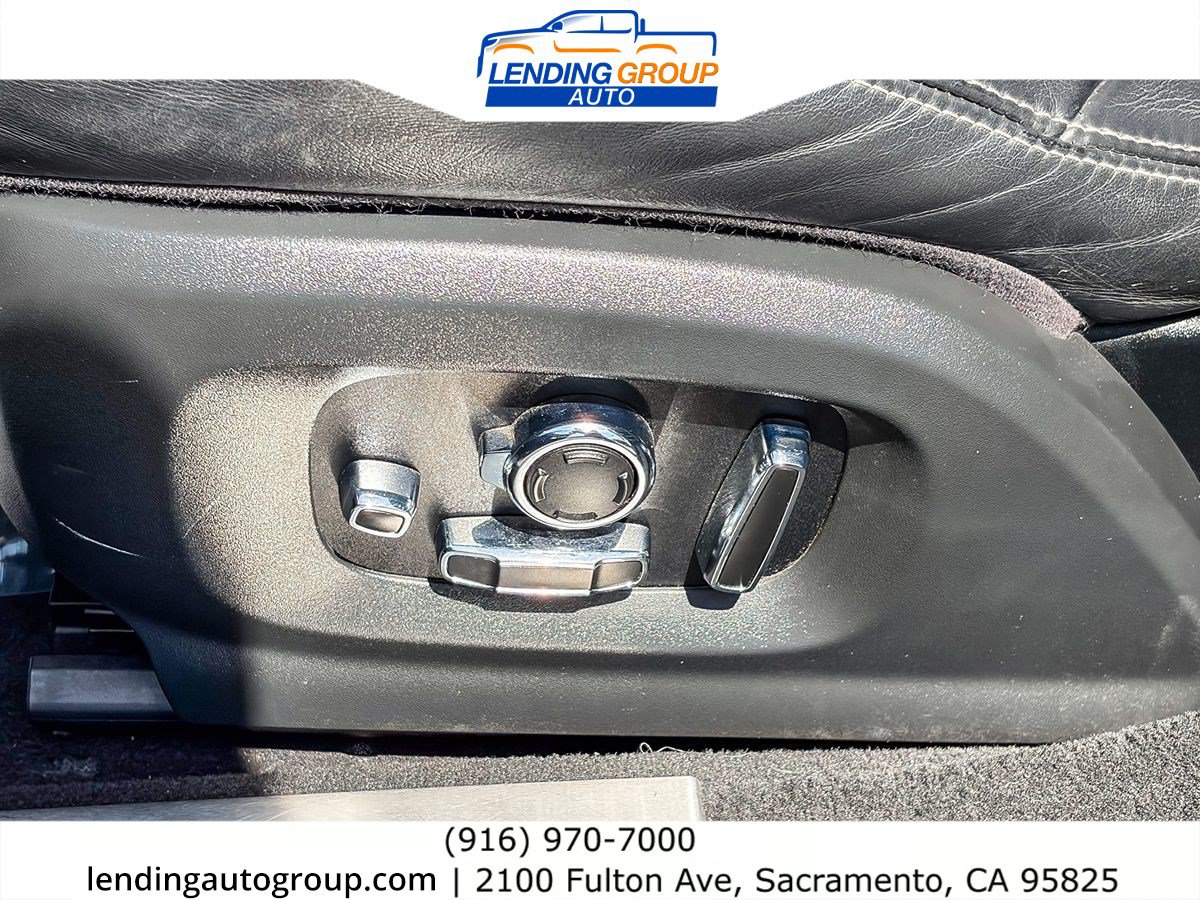 Used 2017 Jaguar XJ L Portfolio RWD image 20