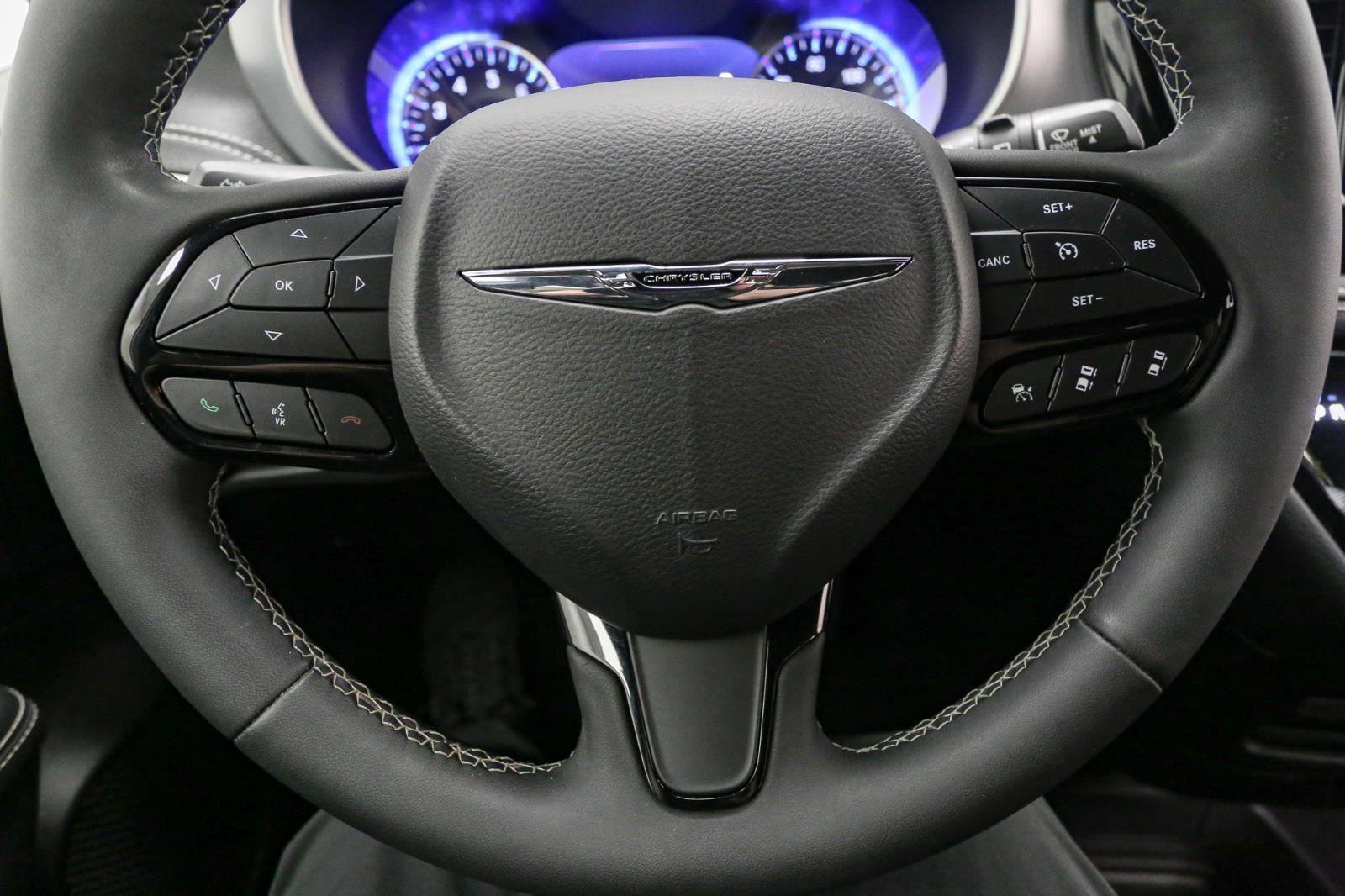 Used 2022 Chrysler Pacifica Touring-L w/ S Appearance Package image 34
