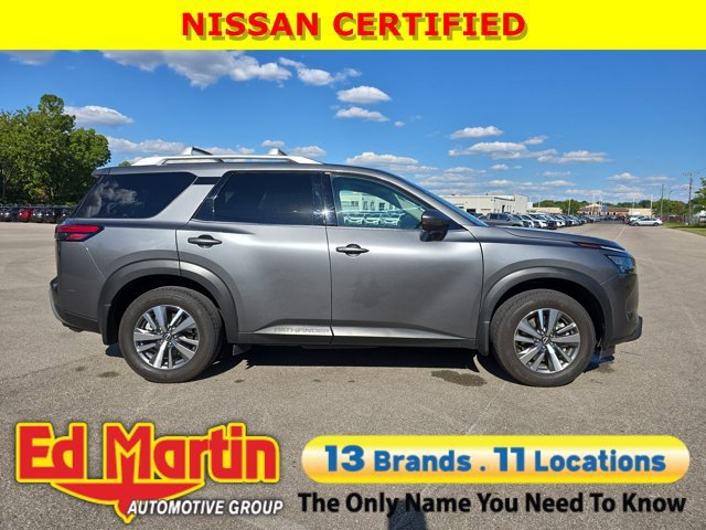 Certified 2025 Nissan Pathfinder SL image 1