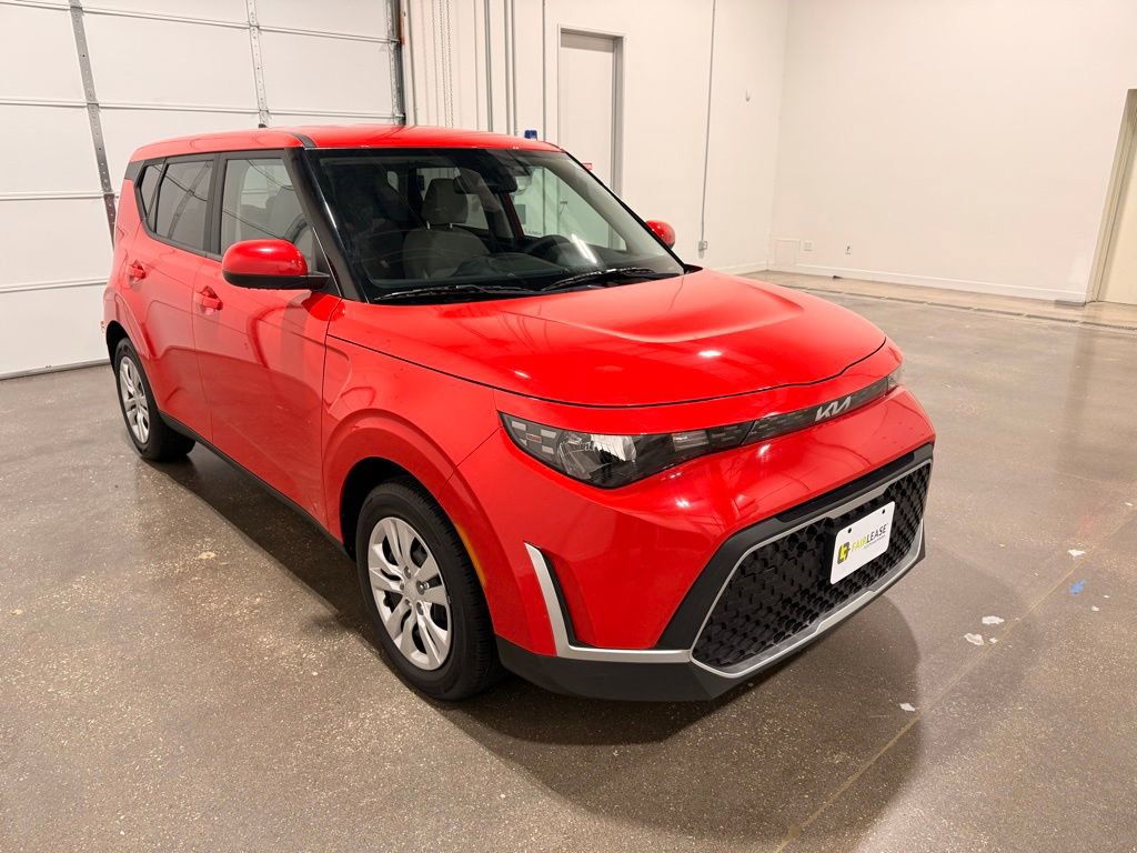 Used 2023 Kia Soul LX image 3