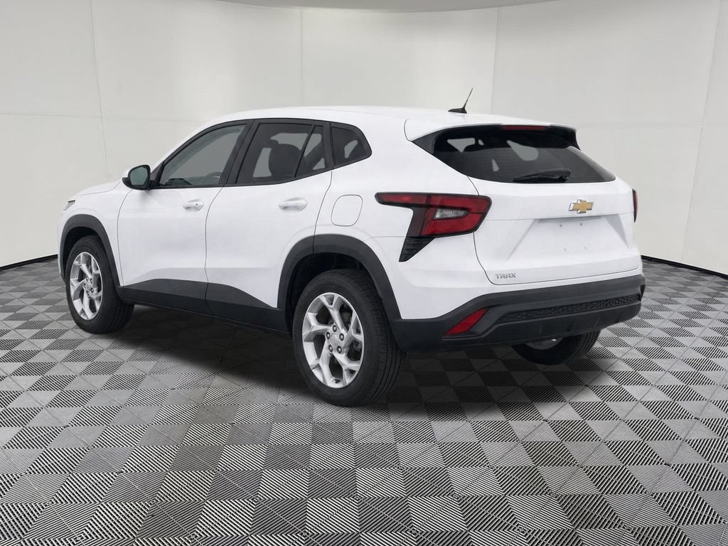 Certified 2024 Chevrolet Trax LS w/ LS Convenience Package FWD image 33