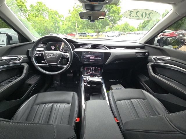 Used 2023 Audi e-tron Premium Plus w/ Premium Plus Package AWD/4WD image 16