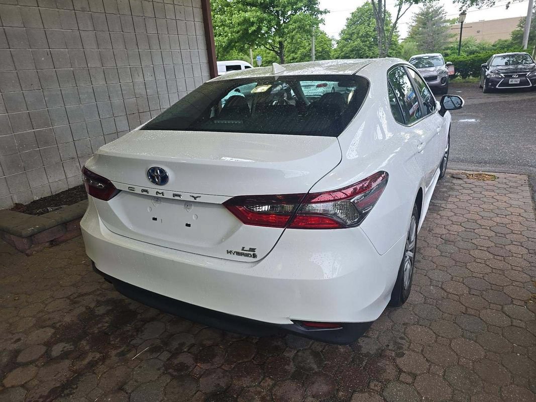 Used 2022 Toyota Camry LE FWD image 3