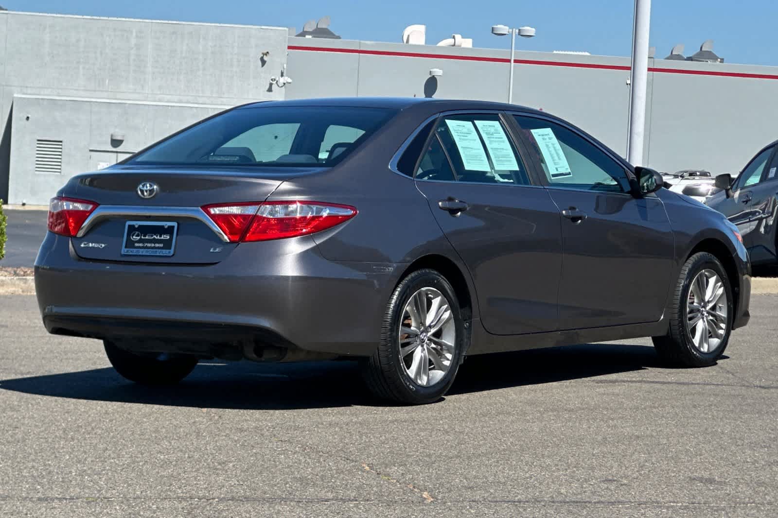 Used 2016 Toyota Camry LE FWD image 2