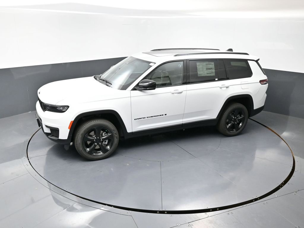 New 2025 Jeep Grand Cherokee L Limited w/ Black Appearance Package image 45