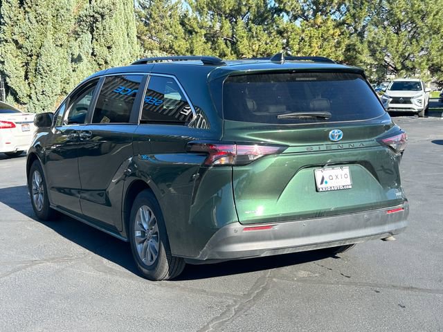 Used 2025 Toyota Sienna XLE image 7
