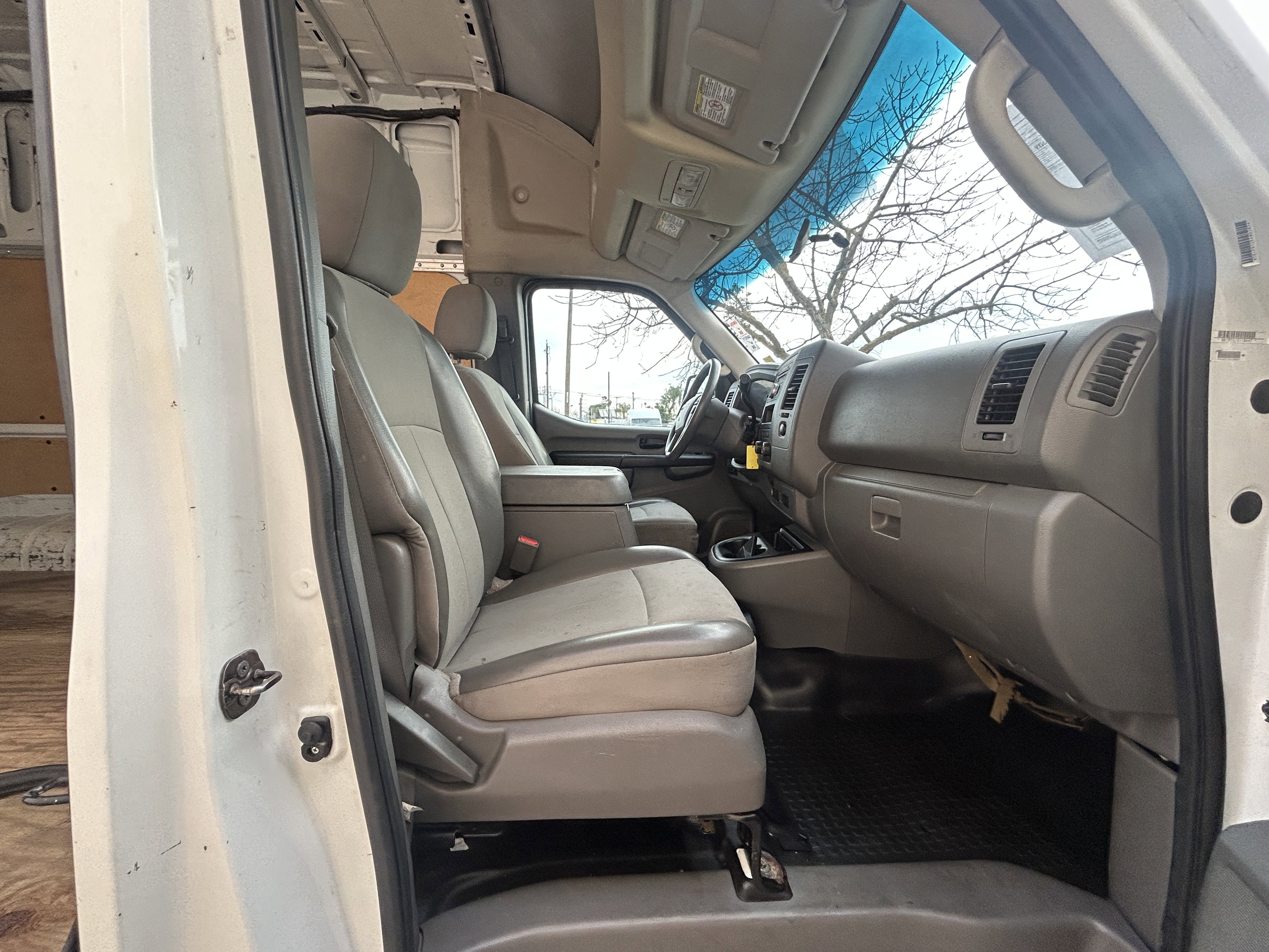 Used 2014 Nissan NV 2500 SV image 17