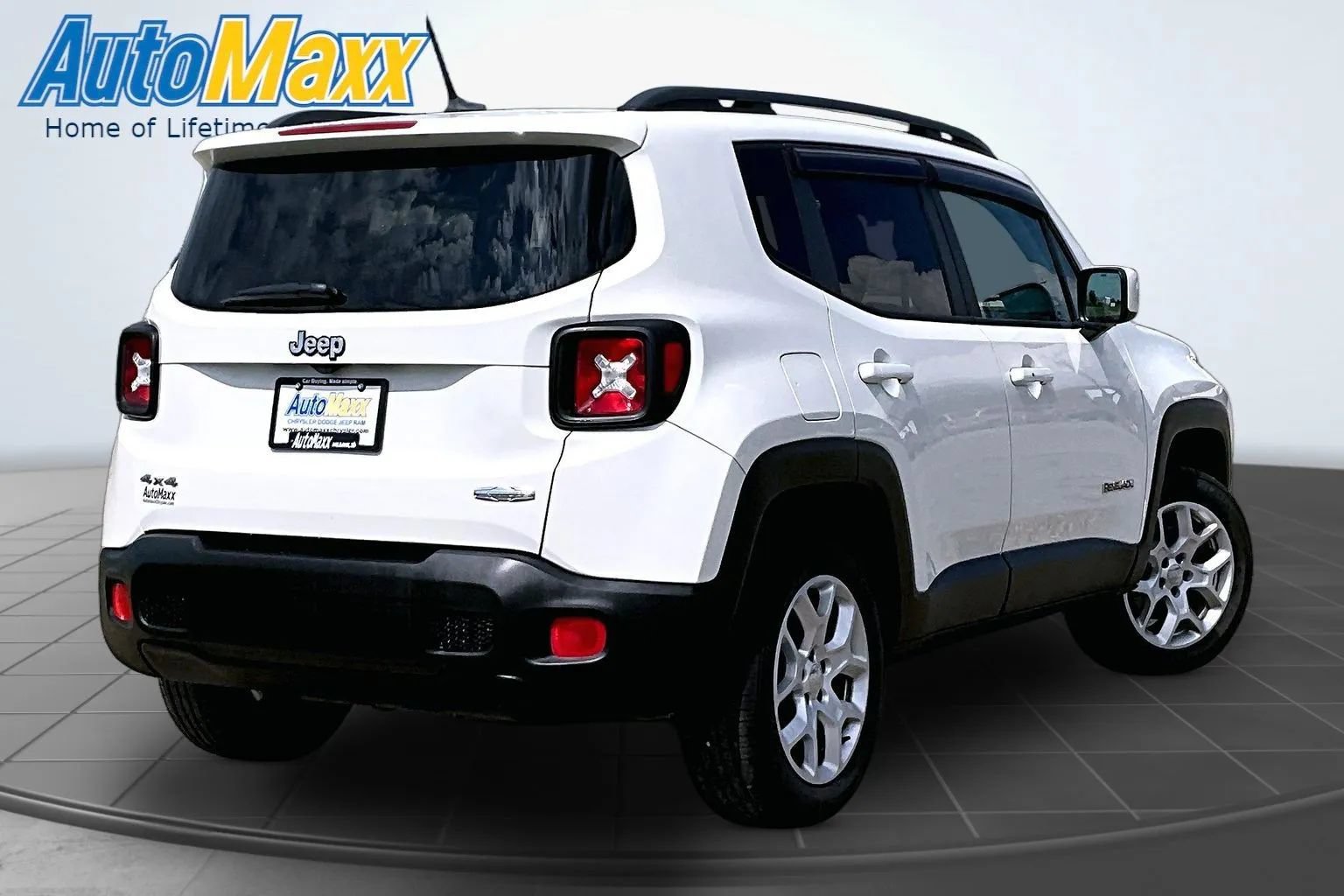 Used 2017 Jeep Renegade Latitude AWD/4WD image 6