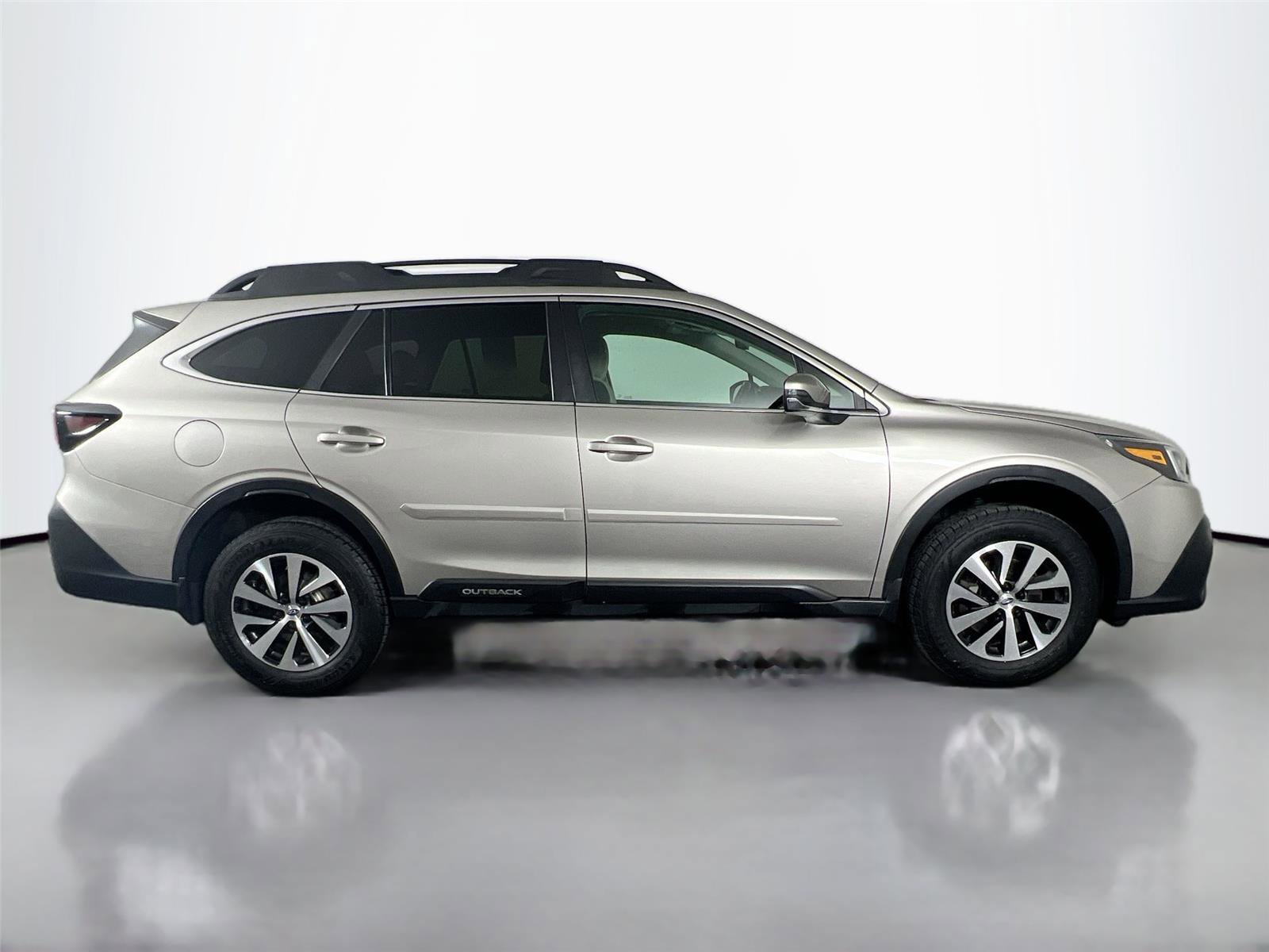 Used 2020 Subaru Outback Premium image 7