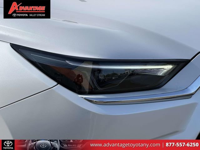 Used 2024 Toyota Grand Highlander Limited AWD/4WD image 11
